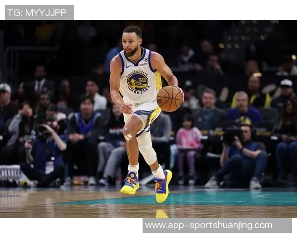 克莱半场神勇表现三分球9中6狂砍23分引发全场惊叹